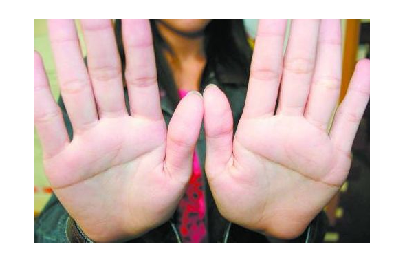 假断掌手相图解，男人假断掌、女人假断掌