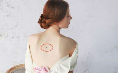 后背痣相解读后背长痣运势