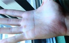 手相手指长的人外冷内热，值得交往