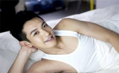 男生面相眼睛小单眼皮分析，命主是一个大暖男