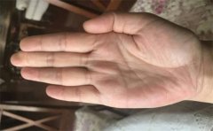 手相方形掌好不好，还应结合其他特征进行分析