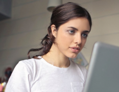 鼻子下長痣是一種不好的痣相 很多人都避之不及 知道為何嗎