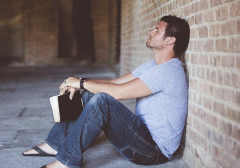 男人腿痣相解讀：男人腿上長痣會帶來怎樣的運勢？