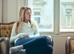 大師線上解析女人手腕痣相